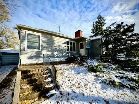 321 Woodbridge St, Des Plaines, IL 60016