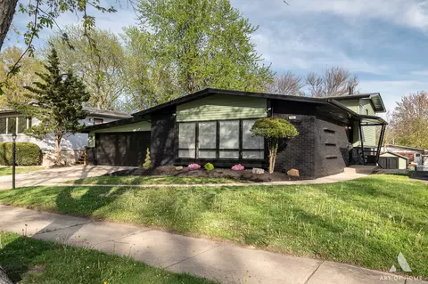 251 N Pleasant Dr, Glenwood, IL 60425