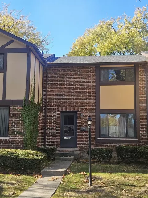 1 S156 Radford Ln, Villa Park, IL 60181