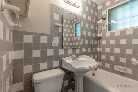 858 E Grant Dr, Des Plaines, IL 60016 photo 24