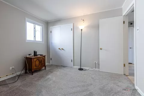 858 E Grant Dr, Des Plaines, IL 60016 photo 23