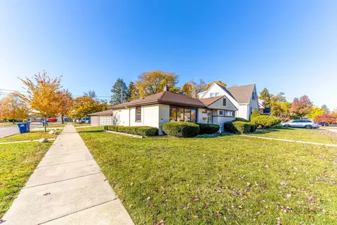 858 E Grant Dr, Des Plaines, IL 60016 photo 32
