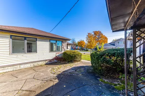 858 E Grant Dr, Des Plaines, IL 60016 photo 26