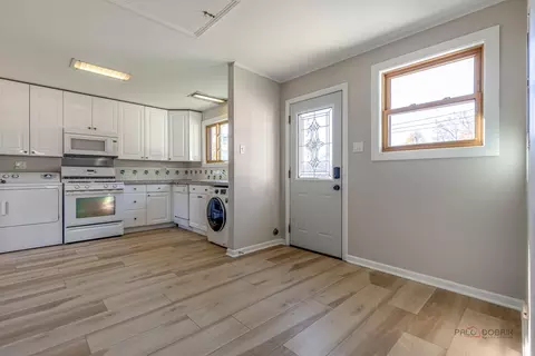 858 E Grant Dr, Des Plaines, IL 60016 photo 12