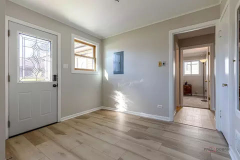 858 E Grant Dr, Des Plaines, IL 60016 photo 14