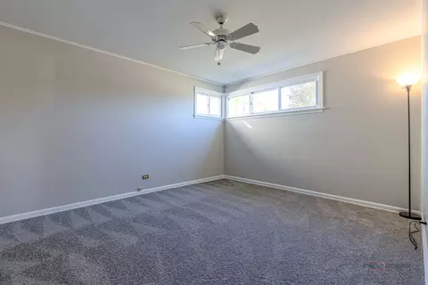 858 E Grant Dr, Des Plaines, IL 60016 photo 20