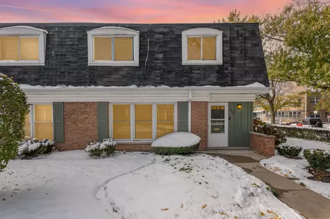 2335 W Greenleaf Ave, Chicago, IL 60645