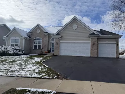 12434 Kings Point Dr, Loves Park, IL 61111