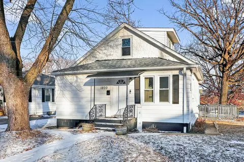 1800 S Cora St, Crest Hill, IL 60403