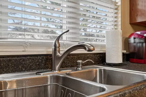 Kitchen - 671 River Mill Pkwy, Wheeling, IL 60090 photo 4 of 4