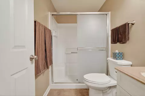 Bath - 671 River Mill Pkwy, Wheeling, IL 60090 photo 7 of 8