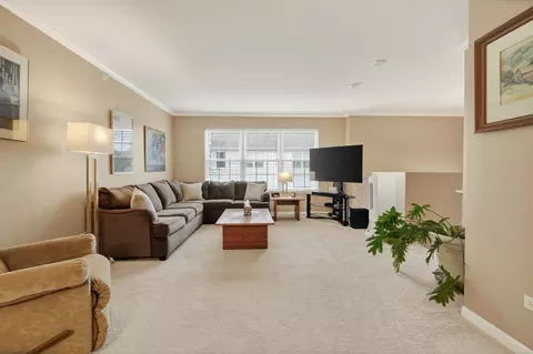Living - 671 River Mill Pkwy, Wheeling, IL 60090 photo 3 of 7