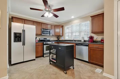 Kitchen - 671 River Mill Pkwy, Wheeling, IL 60090 photo 1 of 4