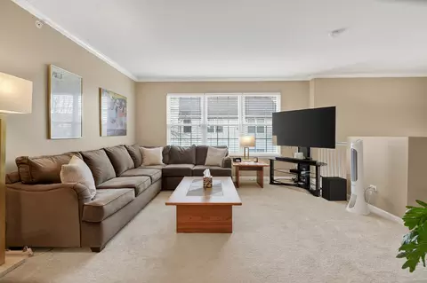 Living - 671 River Mill Pkwy, Wheeling, IL 60090 photo 2 of 7