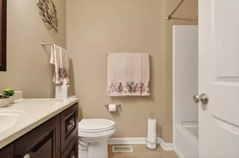 Bath - 671 River Mill Pkwy, Wheeling, IL 60090 photo 2 of 8
