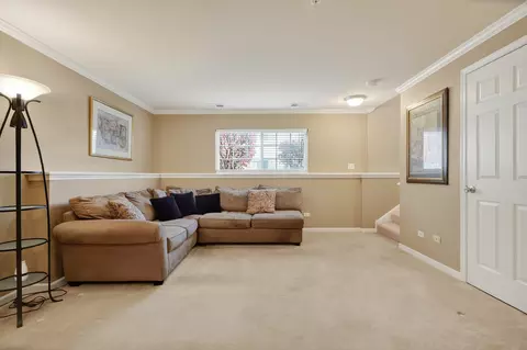Living - 671 River Mill Pkwy, Wheeling, IL 60090 photo 6 of 7