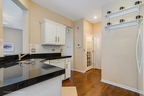 Kitchen - 1141 Delta Ct, Elgin, IL 60123 photo 4 of 5