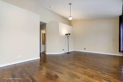 Living - 1141 Delta Ct, Elgin, IL 60123 photo 13 of 17