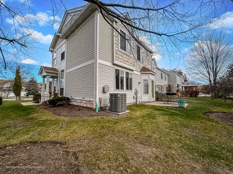 Exterior - 1141 Delta Ct, Elgin, IL 60123 photo 6 of 6