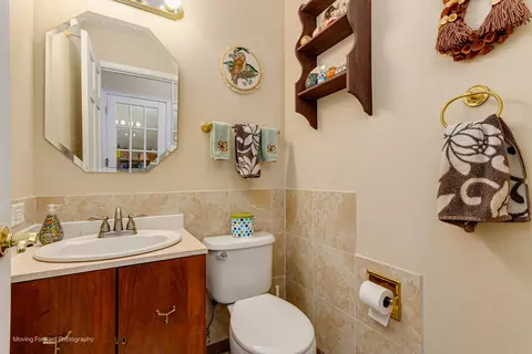 Bath - 1141 Delta Ct, Elgin, IL 60123 photo 1 of 5