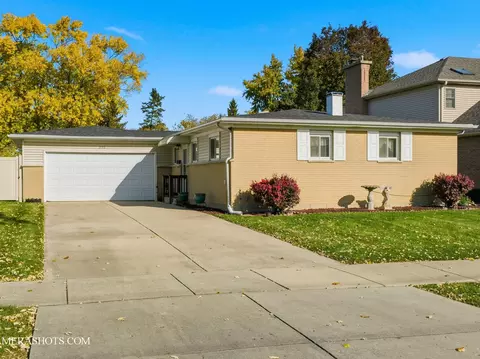 230 W Millers Rd, Des Plaines, IL 60016