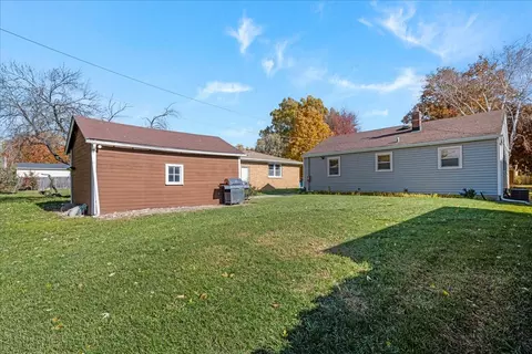 Exterior - 425 Ingleside Ave, Aurora, IL 60506 photo 3 of 4