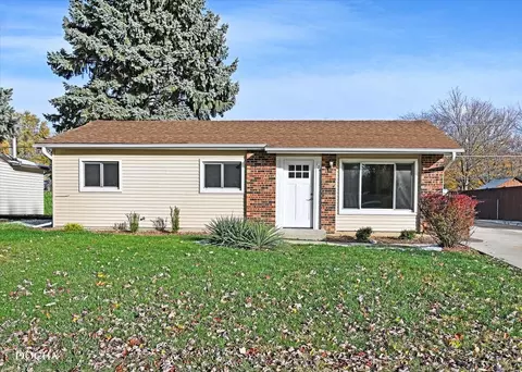 124 Olympic Dr, Bolingbrook, IL 60440