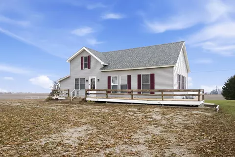 901 Hermann Rd, Lee, IL 60530