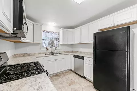 Kitchen - 302 Flora Dr, Champaign, IL 61821 photo 2 of 3