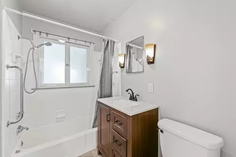 Bath - 302 Flora Dr, Champaign, IL 61821 photo 1 of 1