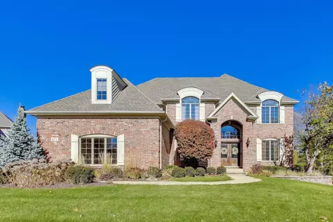 675 Oak Ln, South Elgin, IL 60177
