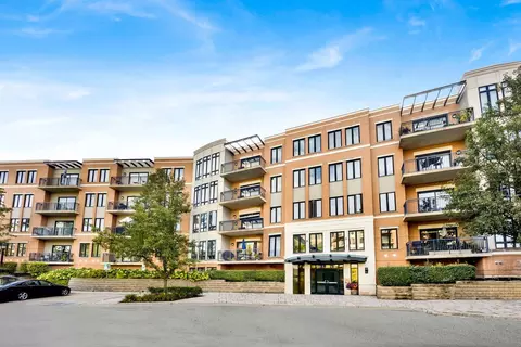 145 S York St #322, Elmhurst, IL 60126
