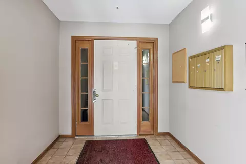 Entry Way - 655 Waverly Dr #C, Elgin, IL 60120 photo 1 of 3