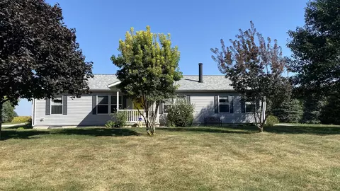 211 W Cooper St, Colfax, IL 61728