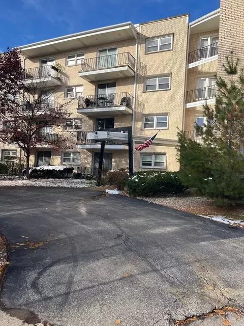 5200 Galitz St #105, Skokie, IL 60077