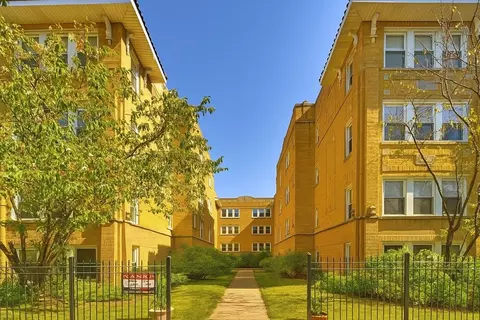 4343 N Sacramento Ave #2B, Chicago, IL 60618