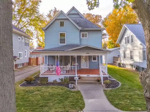 609 N Jackson St, Clinton, IL 61727