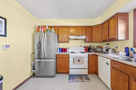 Kitchen - 707 Country View Dr, Philo, IL 61864 photo 2 of 3