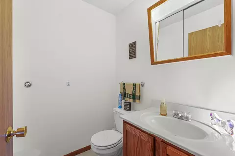 Bath - 707 Country View Dr, Philo, IL 61864 photo 2 of 3
