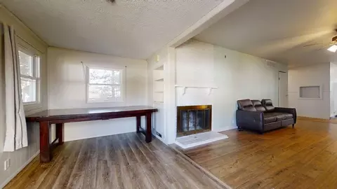 Living - 915 Morgan St, Normal, IL 61761 photo 1 of 4