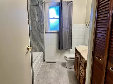 Bath - 915 Morgan St, Normal, IL 61761 photo 1 of 5