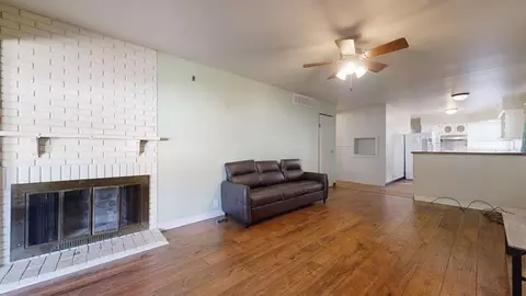 Living - 915 Morgan St, Normal, IL 61761 photo 2 of 4