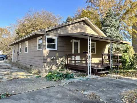 Exterior - 915 Morgan St, Normal, IL 61761 photo 4 of 7