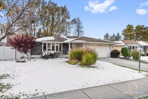 1802 N Aspen Dr, Mount Prospect, IL 60056