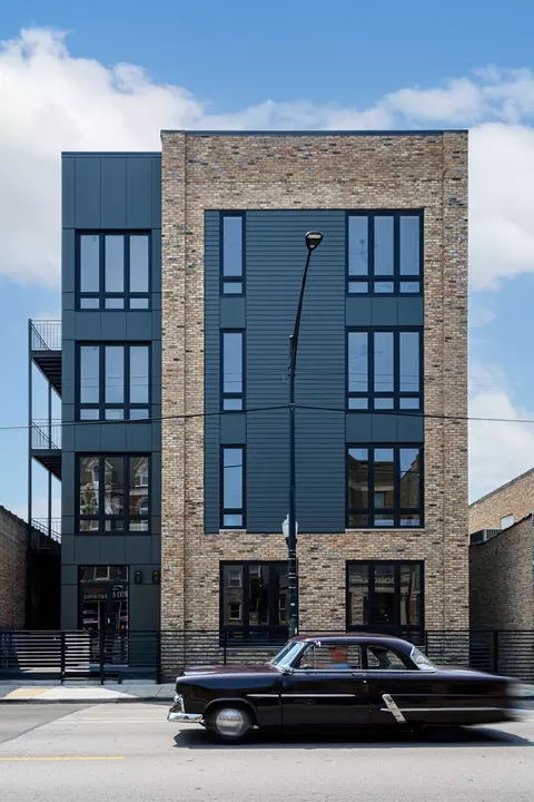 2135 W Cermak Rd #2S, Chicago, IL 60608