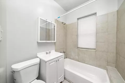 Bath - 815 W 76th St, Chicago, IL 60620 photo 1 of 2