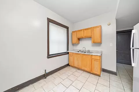 Kitchen - 815 W 76th St, Chicago, IL 60620 photo 1 of 4