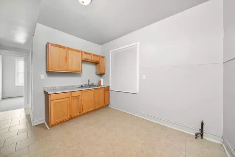 Kitchen - 815 W 76th St, Chicago, IL 60620 photo 3 of 4