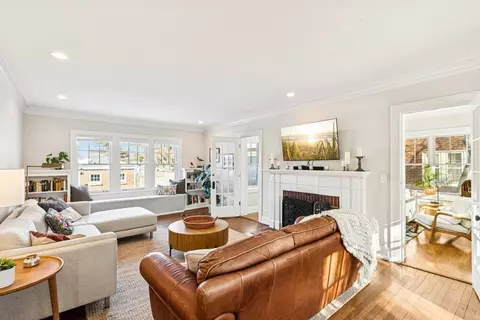 Living - 1115 Colfax St, Evanston, IL 60201 photo 1 of 9