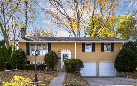 927 E Cooper Dr, Palatine, IL 60067